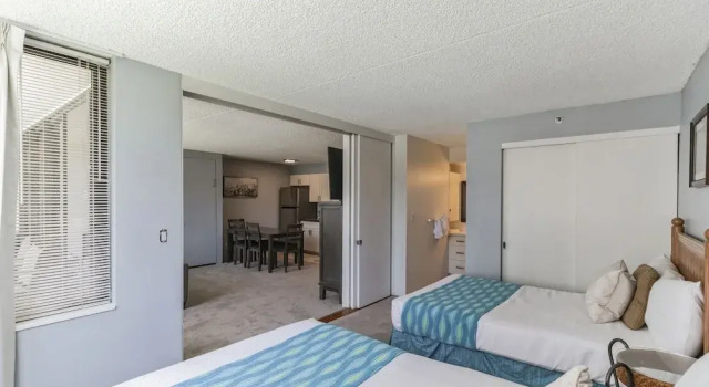 Renovated Waikiki Banyan Condo w/ Pool View, Free parking