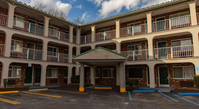 Кровать в общем номере SureStay Hotel by Best Western Summersville