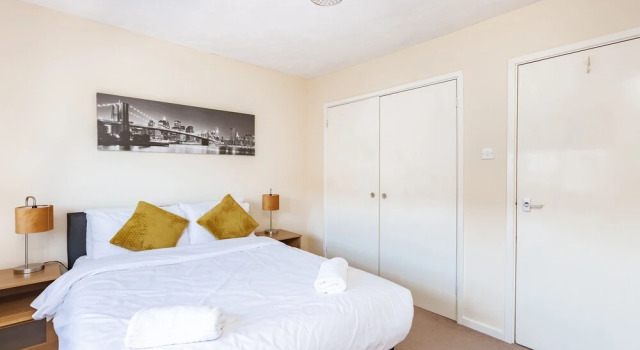 Clarence Suite - Cozy 1BR With Parking in Chatham, Rezervați Hotel Chatham Kent, aproape de Historic Chatham Dockyard