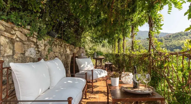 Tuscan Farmhouse With Infinity Pool Retreat, Забронировать Дом для отпуска Отели Лукки с парковкой, рядом с Кафедральный собор Лукки, Парковка