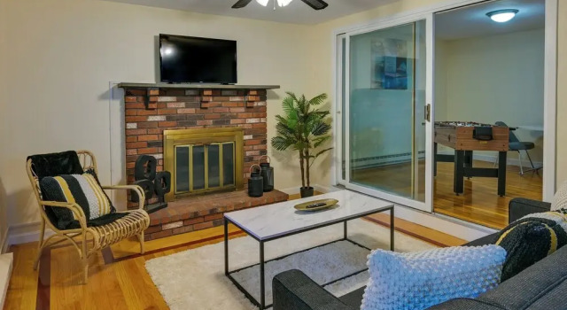 Апартаменты Boston Duplex w/ Foosball Table: 11 Mi to Downtown