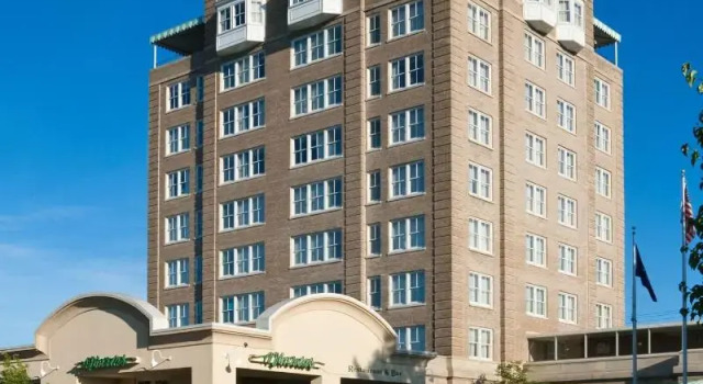 Четырёхместный номер Standard с видом на город Park Place Hotel & Conference Center