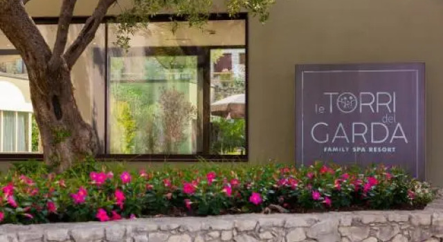 Le Torri Del Garda FamilySPA Resort, Prenota Hotel Hotel a Veneto con piscina, Piscina