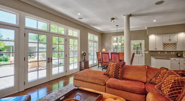 Spacious & Welcoming Close To Stanford & Tech 4 Bedroom Home by RedAwning