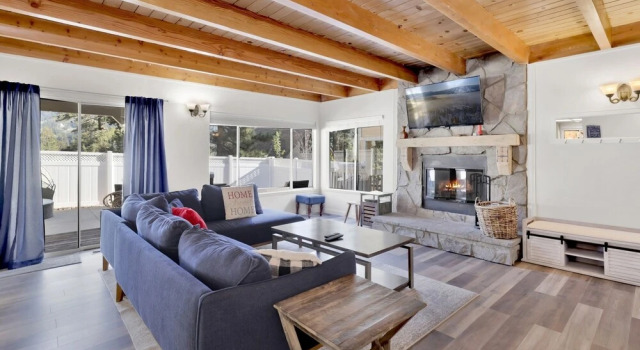 2159-journey's Peak 4 Bedroom Home by Redawning