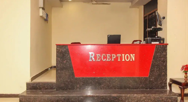 OYO 7343 Al Shareef Palace, Rezerwuj Hotel Hajdarabad 