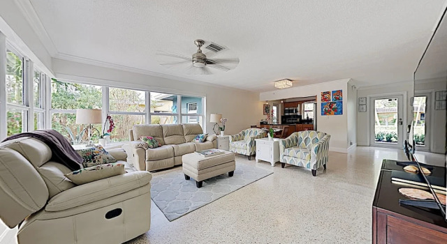 Lush Tropical W/ Private Pool - Near Beach 3 Bedroom Home