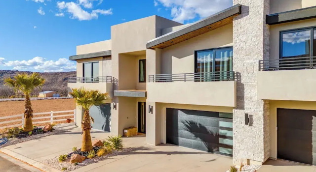 Апартаменты 4 Mi to Sand Hollow State Park: Hurricane Townhome