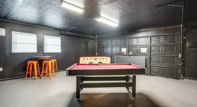Коттедж Pool & Game Room: Spacious Brandon Home