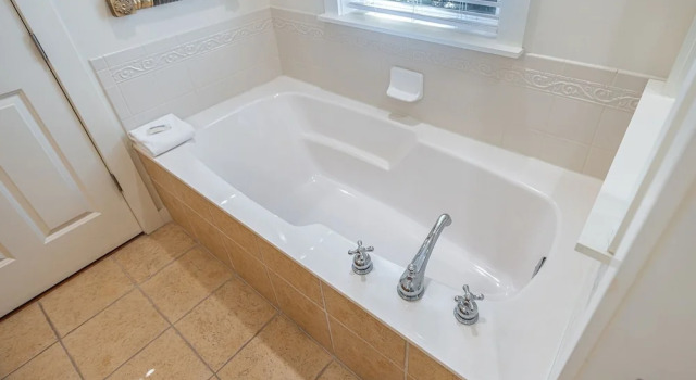 Коттедж с 3 комнатами 1299 Laurel Grove 3 Bedroom Home by RedAwning