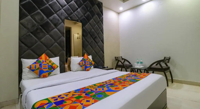Номер Deluxe FabHotel Yug Villa