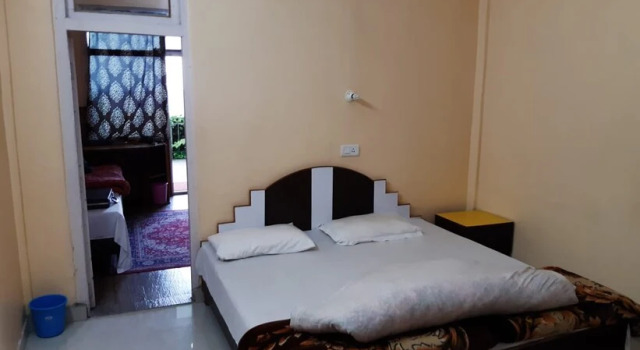 Savoy Hotel, Rezervovat Hotel Levné hotely v Almora