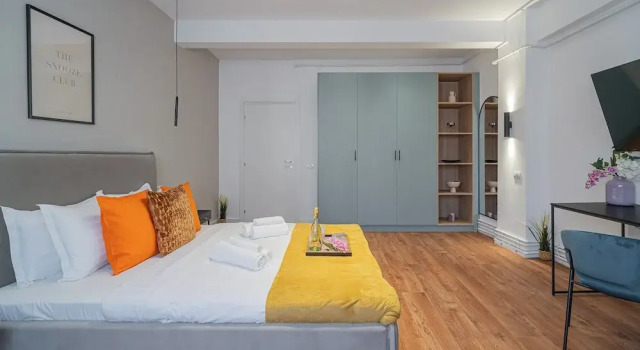 Playful & Trendy 2BR on Regina Elisabeta, Steps to Cismigiu Gardens | Bathtub & Boulevard Views, Забронировать Апартаменты/квартира Бухарест Muntenia, рядом с Музей коллекций произведений искусства