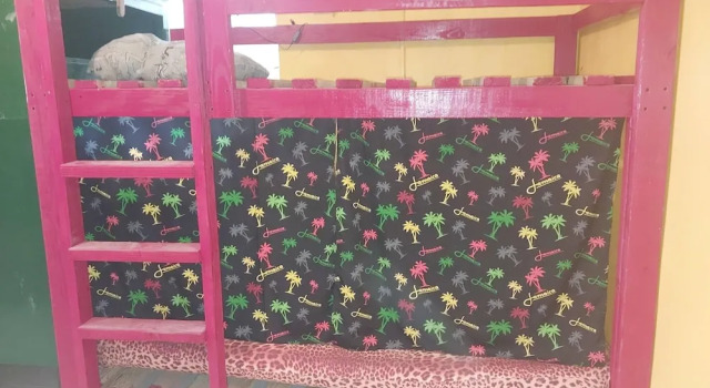 Cama en dormitorio compartido Labrish Guest House