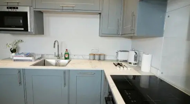 Sea View 2-Bed Family Apt w/ Free Gym & Parking