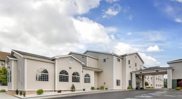 Best Western Concord Inn and Suites, Varaa Hotelli Hotellit New England uima-altaalla, Uima-allas