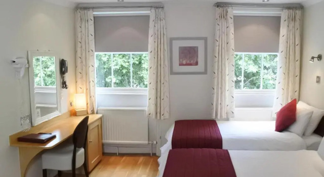 Семейный номер Standard Harlingford Hotel