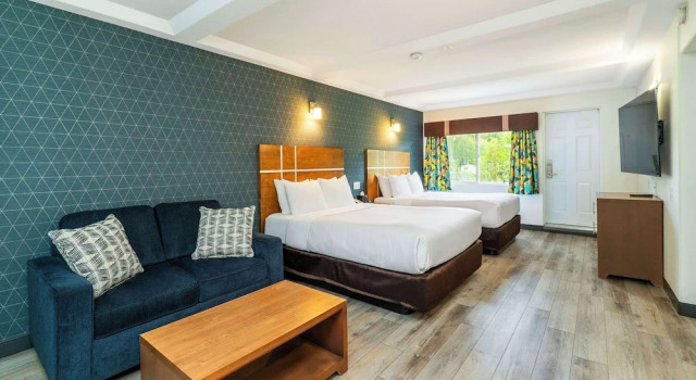 Четырёхместный номер Standard Quality Inn & Suites