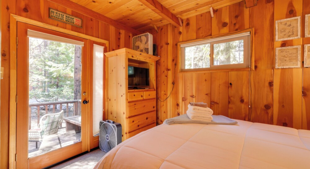 3 Mi to Big Trees State Park: Cabin w/ Scenic Deck, Rezervați Casă de vacanță Dorrington Statele Unite ale Americii