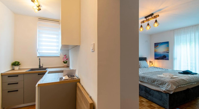 TWO BEDROOM MODERN APARTMENT near the AIRPORT, Rezerwuj Apartament Hotele w Zagrzeb z parkingiem, Parking