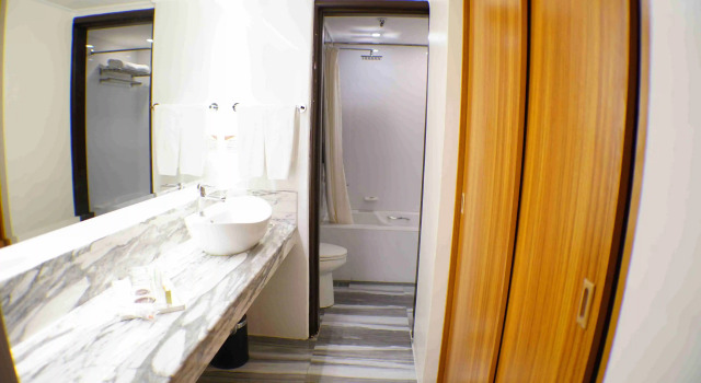 Номер Premium Bayview Park Hotel Manila