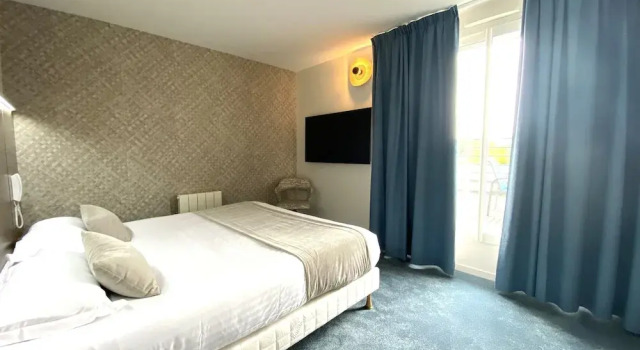 Brit Hotel Piscine & Spa - Fougères, Prenota Hotel  
