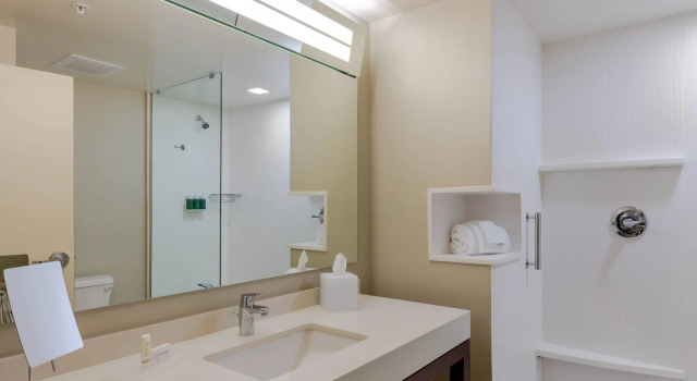 Четырёхместный номер Standard Courtyard by Marriott Savannah Airport