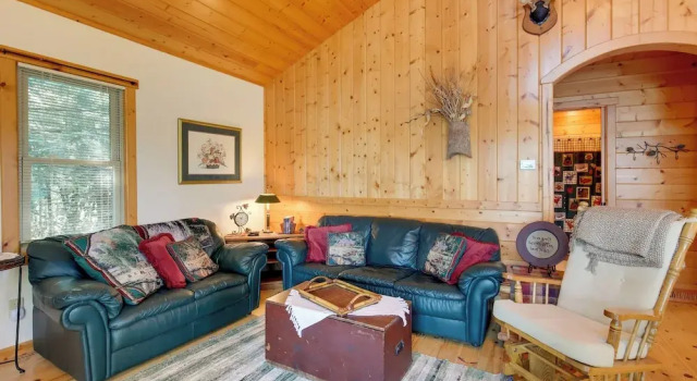 Waterfront Mercer Cabin w/ Wraparound Porch!, Забронировать Дом для отпуска Мерсер Big Powderhorn-Blackjack-Indianhead, рядом с Парк Кароу