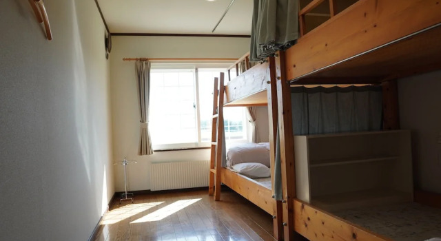 Кровать в общем номере (женский номер) с видом на горы Kiyosato IHATOV Hostel