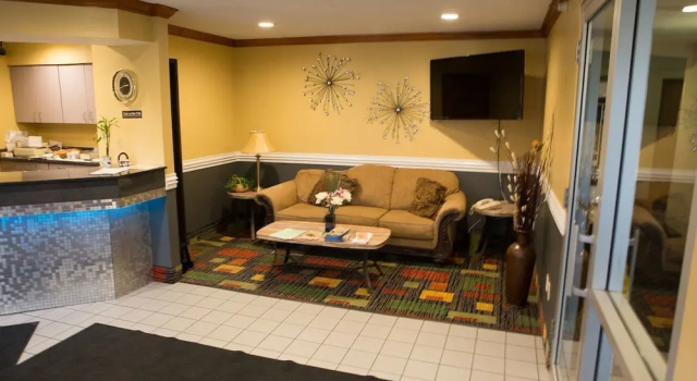 Regency Inn and Suites, Anoka