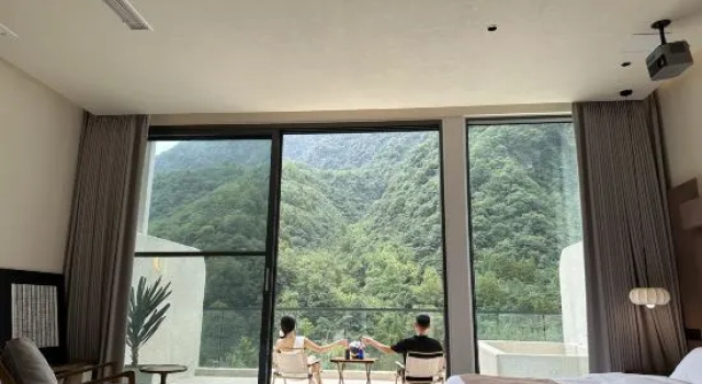 Qingye Private Soup Residential Qingcheng Mountain scenic shop, Rezerwuj Hotel Hotele w Chengdu z basenem, Basen