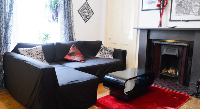 Cosy 2 Bedroom Apartment in Edinburgh, Забронировать Апартаменты/квартира Мерчистон Эдинбург, рядом с Национальный музей Шотландии