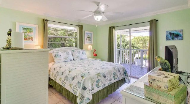 < 1 Mi to Pennekamp: Tranquil Escape w/ Dock, Varaa Lomakoti Huvilat kohteessa Florida Keys, Villa