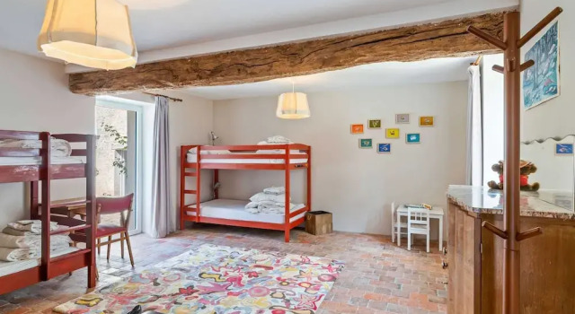 Коттедж Classic c 1 комнатой Charming Holiday Home in Yevre-la-ville With Pool