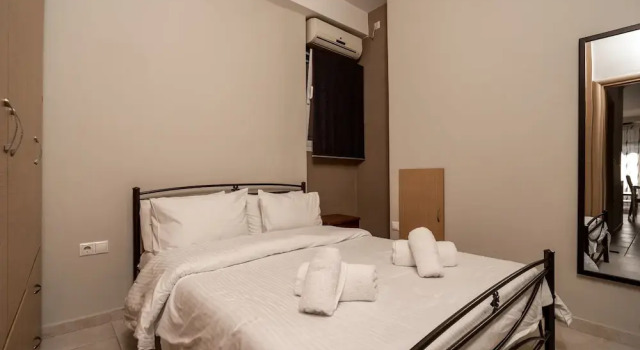 Kountouriotou New Quiet and Central Apt, Забронировать Отель Афины Острова Саронического залива - Аттика, рядом с Станция метро Syngrou/Fix
