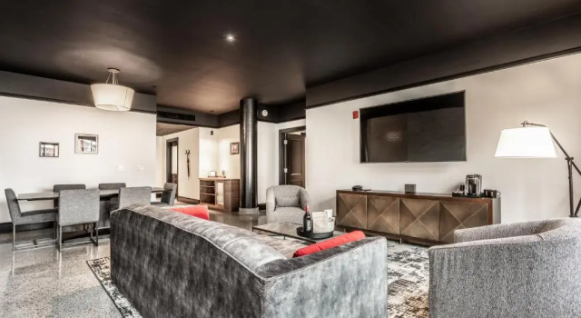 Полулюкс Bottleworks Hotel