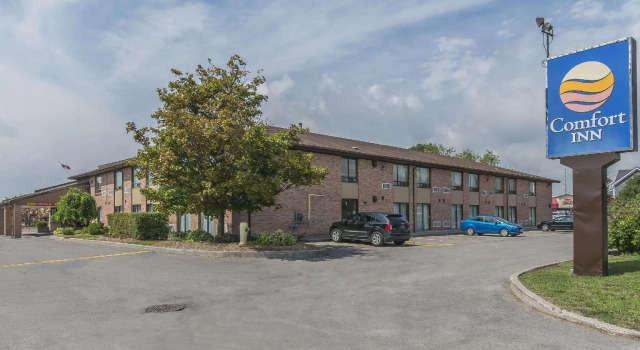 Кровать в общем номере Comfort Inn Belleville