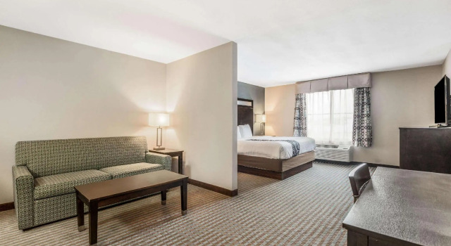 Двухместный люкс Deluxe La Quinta Inn & Suites Casino and Bar by Wyndham Glendive