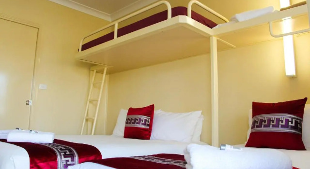 Четырёхместный номер Standard Motel 359