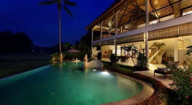 Frangipani Villa, Rezerwuj Willa Hotele w Badung z parkingiem, Parking