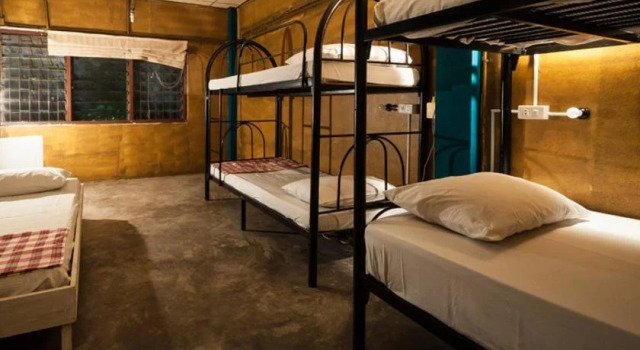 Phuket Ghetto Child Hostel, Забронировать Хостел Пхукет Таун остров Пхукет, рядом с Храм Джуи Туи