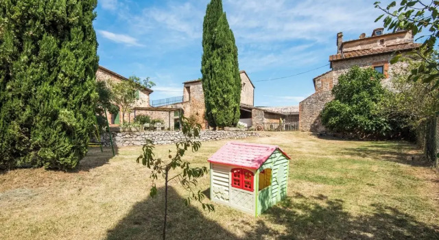 Family Tuscany Home Close Via Francigena, Забронировать Отель Отели Монтериджони с парковкой, Парковка