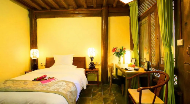 Lijiang Langyun Inn, Забронировать Отель Лицзян Юньнань, рядом с Улица Сквер-стрит Древнего города Даянь