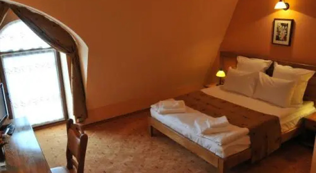 Pension La Fontana, Rezerwuj Hotel Hotele w Carpathians - Romania z parkingiem, Parking