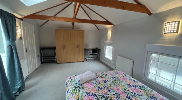3 Bedroom House in London - Private Garage - Wi-fi, Забронировать Отель Отели Англии 3 звезды, 3*