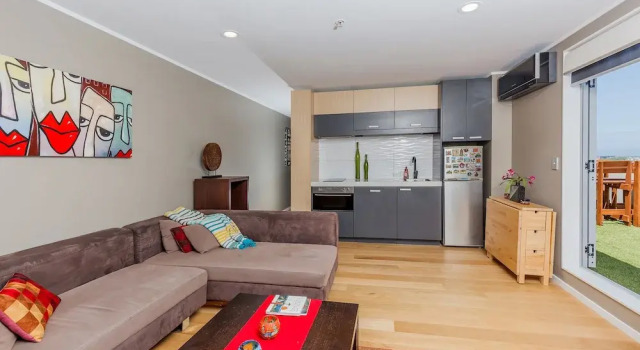 Modern Apartment Short Walk to SkyTower