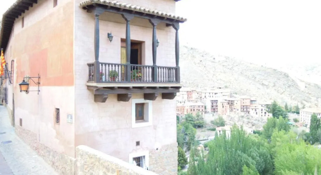 Albergue Albarracín, Book Hotel Hotels in Aragon with Parking, Parking