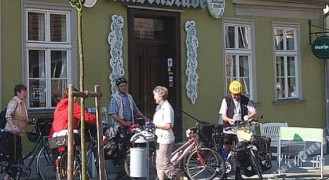 Gasthaus & Pension Luisenstube, Забронировать Отель Нойштрелиц Feldberg Lake District, рядом с Славянская деревня в городе Нойштрелиц