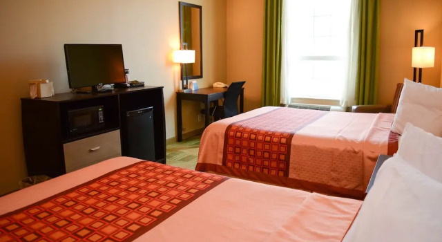 Четырёхместный номер Comfort Cotulla Express Inn