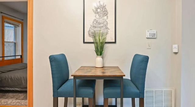 Апартаменты 2 Bed Apt w/ Office, Free Parking, Near Wrigley